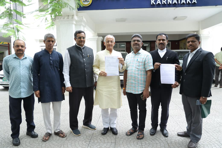 <div>Karnataka BJP moves EC against CM Siddaramaiah over ‘vote-buying’ allegations</div>