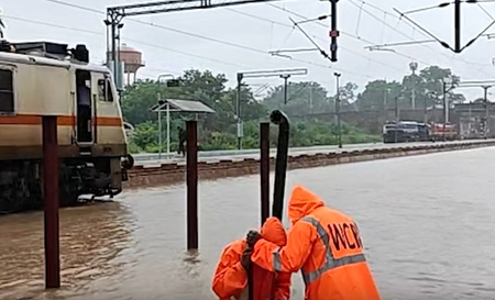 <div>Heavy rain lashes Rajasthan’s Sawai Madhopur; train services hit, schools closed for today</div>