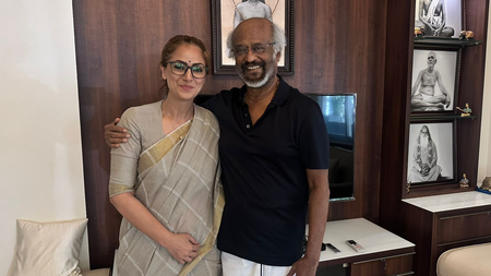 <div>Simran calls on Superstar Rajinikanth; classifies meeting as “timeless”</div>
