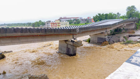 Life remains adversely affected in Jammu division, Jammu-Srinagar highway closed for 5th day, rail traffic completely disrupted