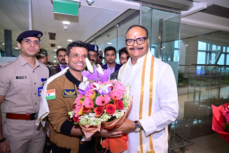 <div>Shubhanshu Shukla arrives in Lucknow to a hero’s welcome</div>