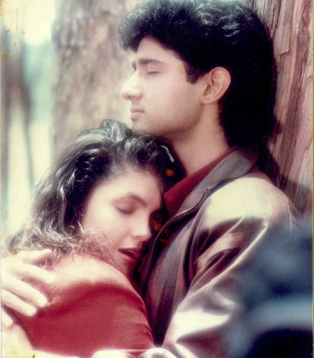 <div>Pooja Bhatt gets nostalgic, shares a still from her 32 year-old movie ‘Saatwan Aasman’</div>