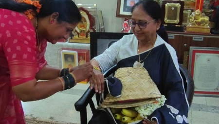 <div>Amid row, K’taka govt extends traditional invite to Banu Mushtaq for Dussehra inauguration</div>