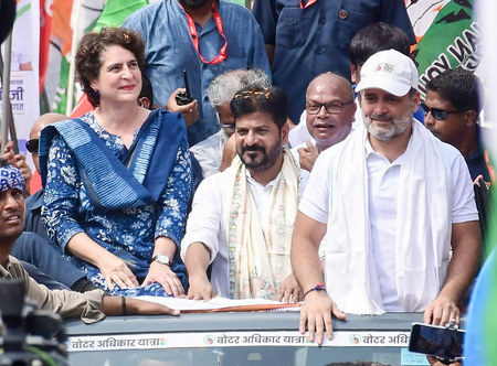 <div>Priyanka Gandhi joins Rahul-Tejashwi’s Voter Adhikar Yatra in Bihar’s Supaul</div>