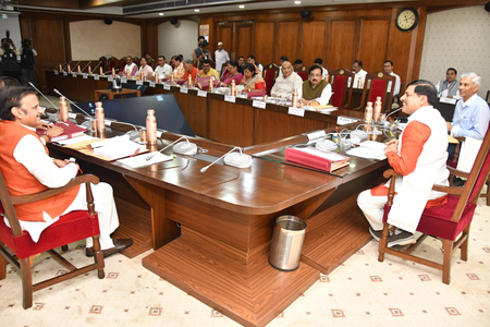 <div>MP cops to get tablets for probe, 610 new subordinate prosecutors’ posts for courts okayed</div>