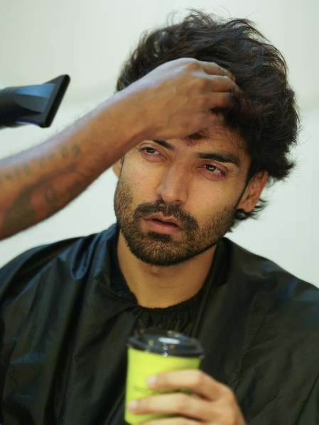 <div>Gurmeet Choudhary’s past few days include shoot lights & catching up with old friends</div>