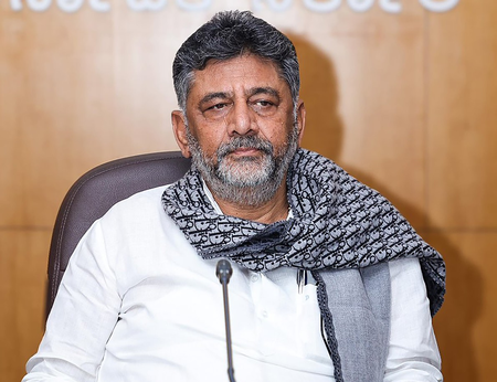 <div>‘Chamundi Hills in Mysuru not exclusive to Hindus’: K’taka Dy CM Shivakumar defends Banu Mushtaq’s Dussehra event inauguration</div>