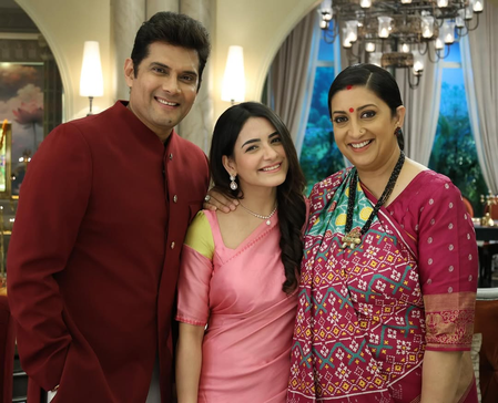 <div>Shagun Sharma recalls getting a compliment from her on-screen parents Smirti Irani & Amar Upadhyay</div>