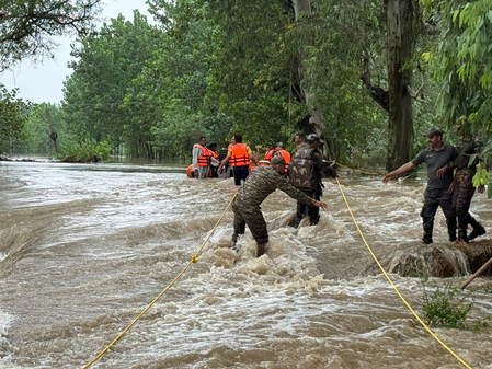 <div>Mobile, internet services disruption continues in J&K as rain damages optical fibres</div>