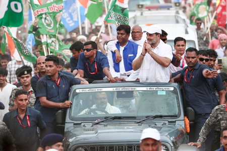 <div>Mukesh Sahani targets BJP, poll panel during ‘Voter Adhikar Yatra’ in Muzaffarpur</div>