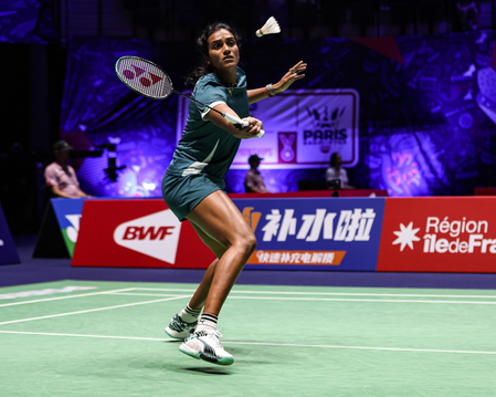 World Championship: Sindhu storms into round of 16; Dhruv-Tanisha pair too progress