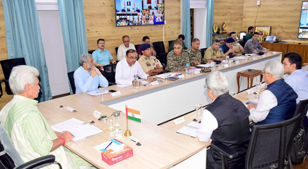 <div>J&K L-G chairs meeting to review restoration of essential services & flood preparedness</div>