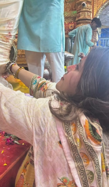 Ekta Kapoor visits Lalbaug Cha Raja, video gives glimpse into on-ground management