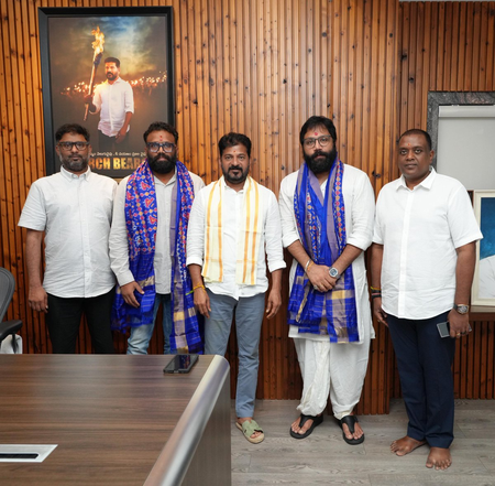 <div>Sandeep Reddy Vanga meets Telangana CM Revanth Reddy, calls it ‘an absolute honor’</div>