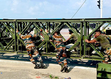 <div>Indian Army’s Tiger Division engineers rebuild flood-ravaged Tawi bridge in record time</div>