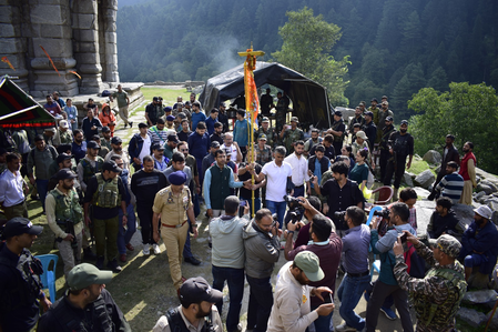 <div>Annual Gangabal Yatra commences from Naranag in J&K’s Ganderbal</div>