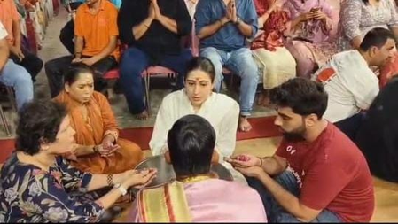 <div>Sara Ali Khan performs Ganga Aarti at Varanasi’s Dashashwamedh Ghat</div>