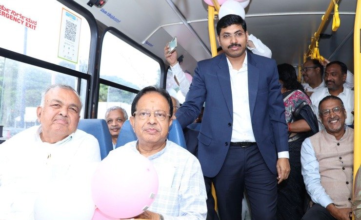 Yellow Line Metro Feeder Bus service flagged off; Ramalinga Reddy takes first ride