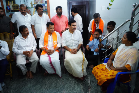 <div>Soujanya murder case: K’taka BJP delegation visits family, says party stands with them</div>