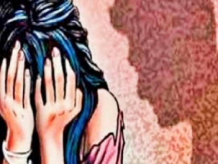 <div>K’taka shocker: Teacher threatens school girl with obscene photo; rapes her</div>