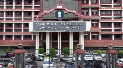 <div>Kerala HC refuses to reinstate University Registrar in ‘Bharat Mata portrait’ row</div>