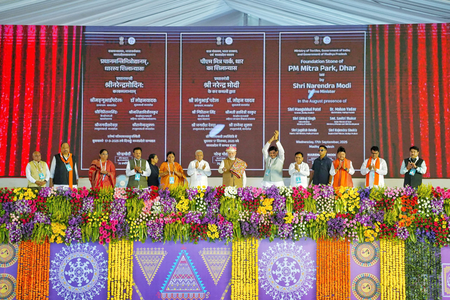 <div>Swadeshi spirit soars as PM Modi unveils India’s largest ‘Textile Park’ in MP</div>