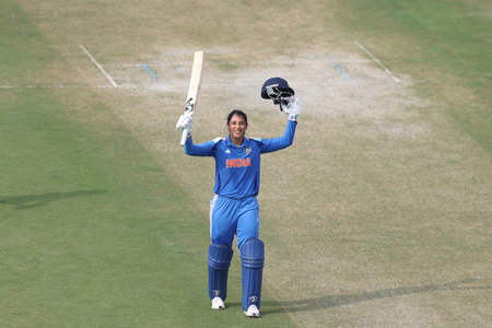 <div>2nd ODI: Brown picks 3-42 as Australia bowl India out for 292 despite Mandhana’s 117</div>