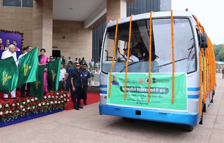 Nitish Kumar flags off science exhibition bus, inaugurates virtual reality theatre in Patna