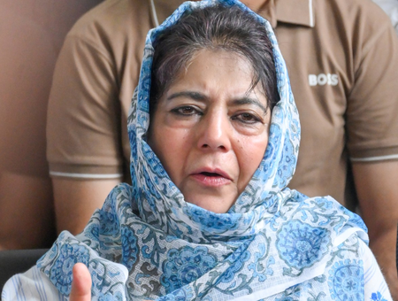 <div>Mehbooba Mufti, Congress leader Syed Naseer Hussain condemn Wangchuk’s arrest</div>