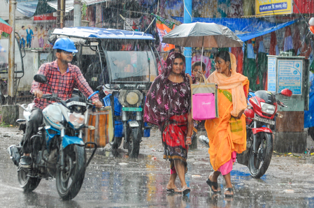 Met office predicts rain in South Bengal till Lakshmi Puja, low-lying areas face flood threat