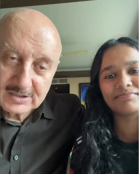 Anupam Kher keeps up the tradition of lunch with Satish Kaushik’s family