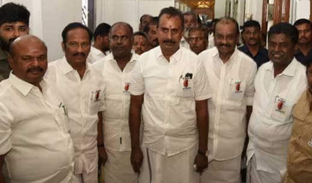 <div>TN organ trade scandal: Wearing ‘save the kidneys’ badges, AIADMK MLAs protest in Assembly</div>