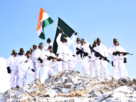 <div>Securing dignity of nation in merciless terrains, unforgiving climates: Amit Shah, J&K L-G greet ITBP on raising day</div>