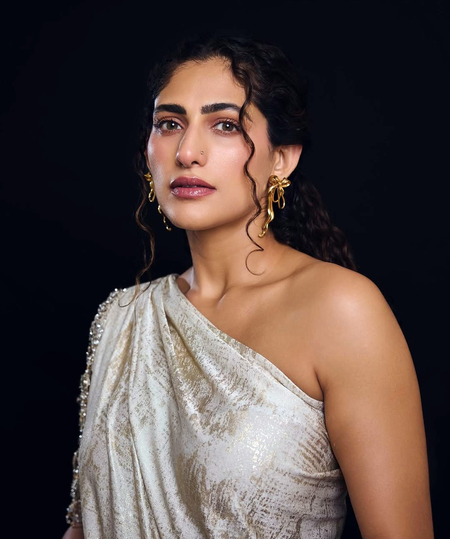 Kubbra Sait recollects quitting MNC job for her Bollywood calling