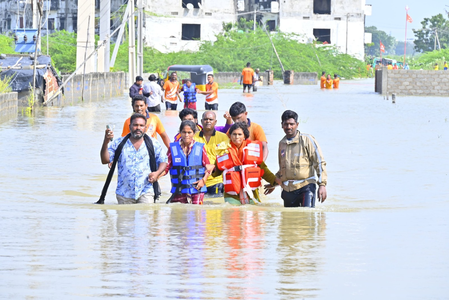 <div>Cyclone Montha impact: Telangana’s Warangal, Hanamkonda towns flooded</div>