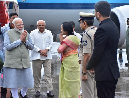 <div>PM Modi gets warm welcome at Gujarat airport ahead of Sardar Patel’s 150th birth anniversary celebrations</div>