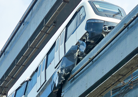 <div>Mumbai Monorail tilts during test run: MMOCL terms incident ‘minor’ urging citizens not to panic</div>