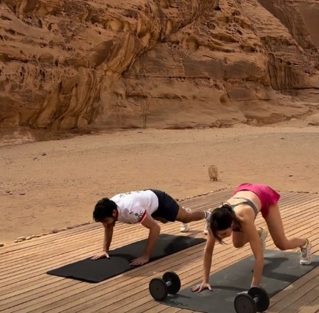 <div>Sara Ali Khan & Ibrahim give fitness goals with their workout ‘on the rocks’</div>