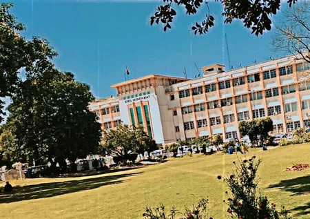 <div>J&K govt actively considering regularisation of daily wagers, 800 vacant veterinary/fisheries posts being filled</div>