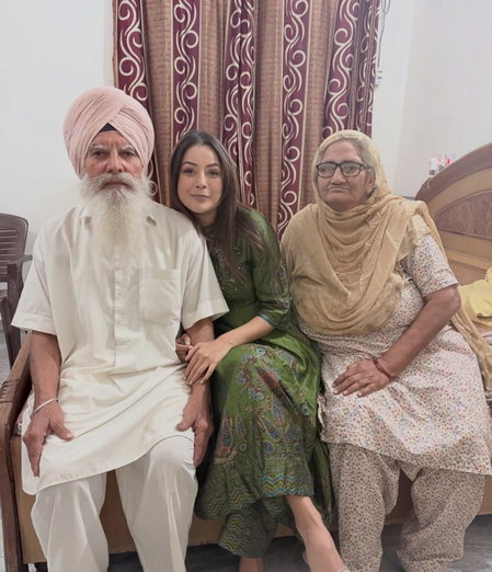 <div>Shehnaaz Gill shares a picture with her “pyaare” grandparents</div>