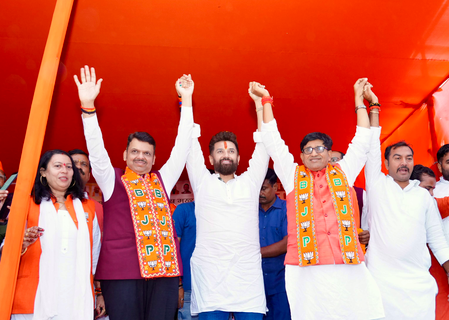 Ahead of PM Modi’s poll rally, Fadnavis talks of PM’s ‘hearty’ bonding with Bihar residents