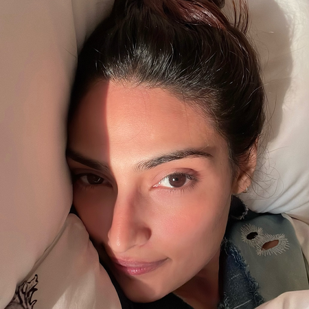 <div>New mommy Parineeti Chopra wishes kindest ‘Mamma’ Athiya Shetty on birthday</div>