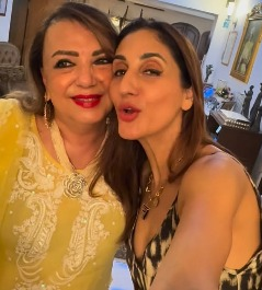 <div>Zarine Khan’s daughter Farah says ‘no one can ever be like you’ as she remembers her mom</div>