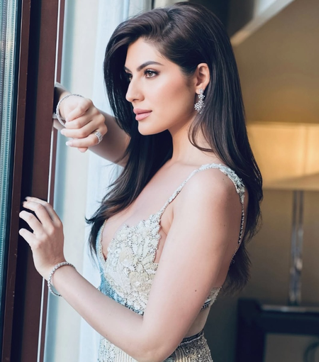 Elnaaz Norouzi shot for ‘Mastii 4’ despite knee injury, shares anecdotes from shoot