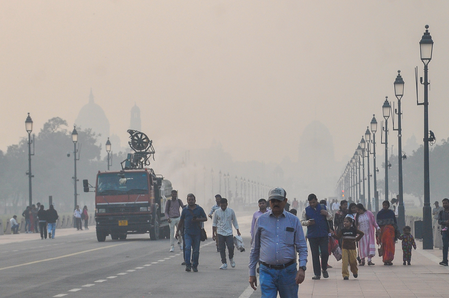 <div>Delhi-NCR turns into gas chamber as pollution remains in ‘severe’ category, AQI crosses 400-mark in several areas</div>