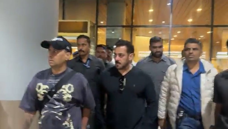 <div>Salman Khan is back to the bay after the ‘Da-Bangg Tour’ in Qatar</div>