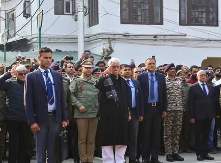 <div>L-G Manoj Sinha lauds J&K Police for busting interstate terror module</div>