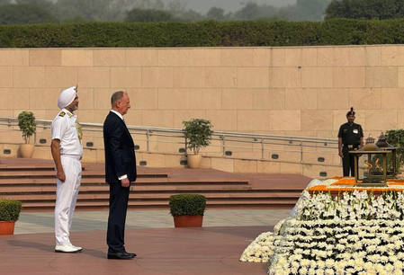 <div>Russian President’s aide pays homage at National War Memorial</div>