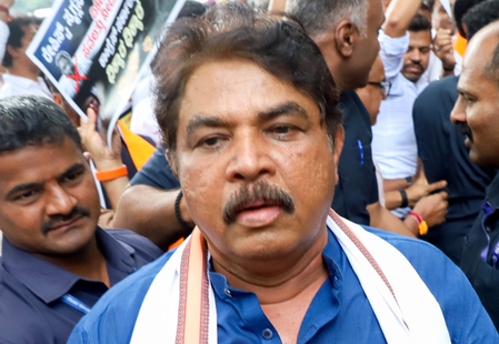 K’taka: BJP slams Congress govt over Rs 7.11 crore daylight heist