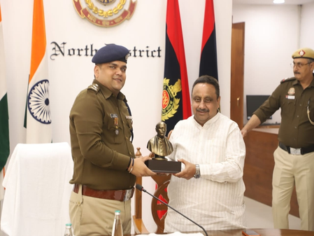 Red Fort blast: Chandni Chowk traders discuss security measures with police